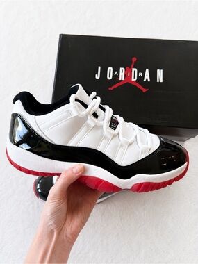 Air Jordan 11 Low Bred Black Red |
Men's 8.5
